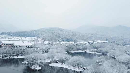 杭州西湖雪景大雪纷飞的浙江