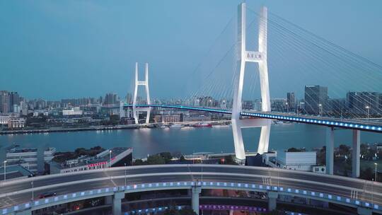 航拍上海南浦大桥全景夜景冷冷清清