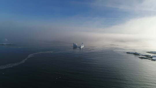 南极洲开放水域冰川冰山鸟瞰飞行