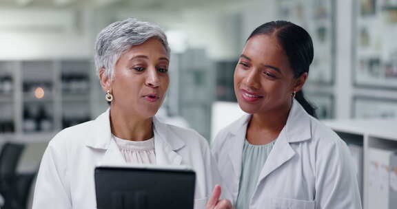 科学、研究和女性团队使用平板电脑进行医疗