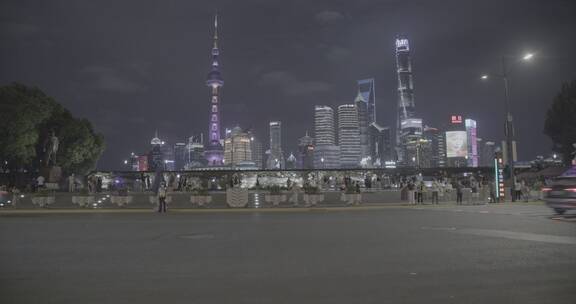 上海夜景人流南京东路过马路8K灰片原素材