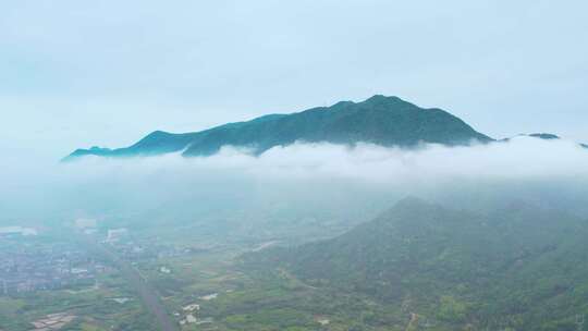 雨后云海群山山雾云海航拍