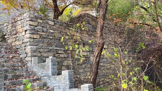 济南南部山区天井峪村，古朴的石头房子
