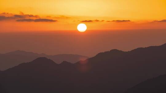 唯美黄昏夕阳下日落山脉延时