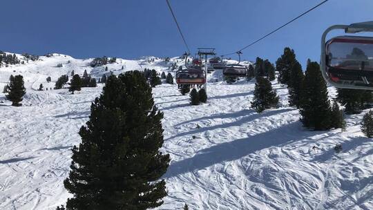 大自然冬天 滑雪场 滑雪的人们 运动员视频素材模板下载
