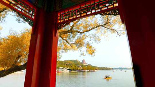北京颐和园秋季的昆明湖佛香阁