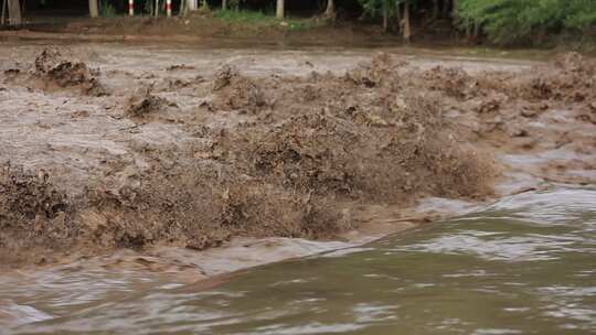 实拍暴雨后洪水 山洪  泥石流