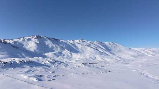 航拍新疆阿勒泰喀纳斯雪景白雪覆盖的雪山