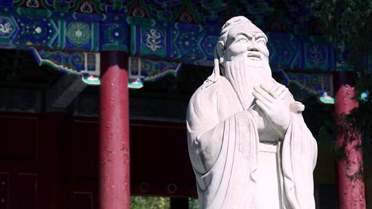 4K实拍北京国子监孔庙大成门孔子雕像塑像