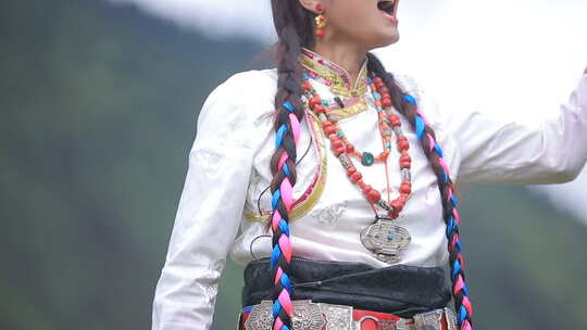 西藏民族服饰
