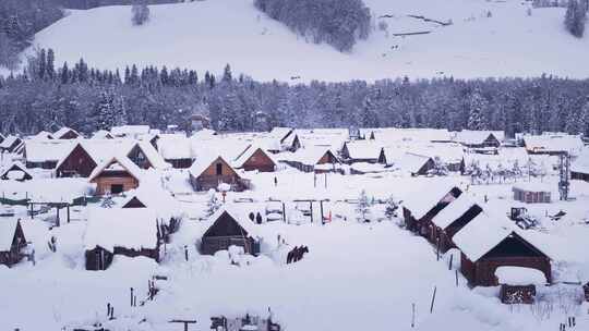 航拍新疆雪山风光