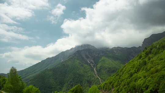 春天山上云的时间推移