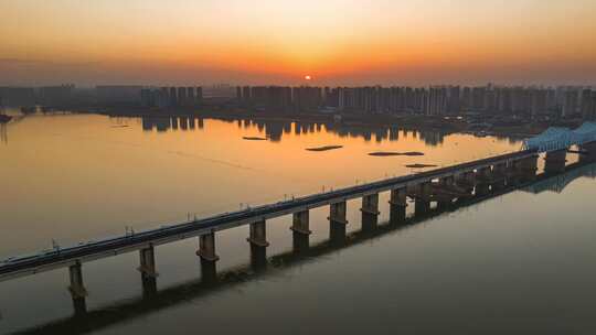 黄昏日落下的高铁跨江大桥航拍延时