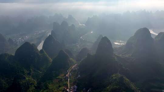 广西桂林山水漓江风光日出晨曦耶稣光