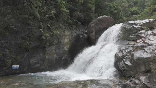 瀑布水流山泉水大自然自然风景自然风光