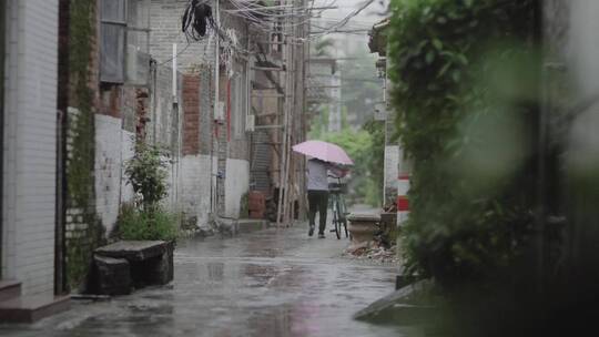 广东农村乡镇胡同街道下雨小巷雨景雨滴水珠视频素材模板下载