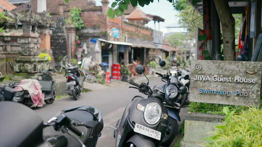 印尼巴厘岛白天摩托车视频素材模板下载
