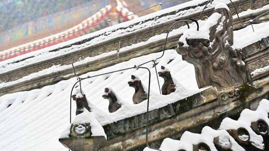 北京故宫冬天红墙古建筑宫殿大雪纷飞雪花飘