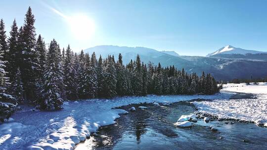 航拍新疆雪山风光