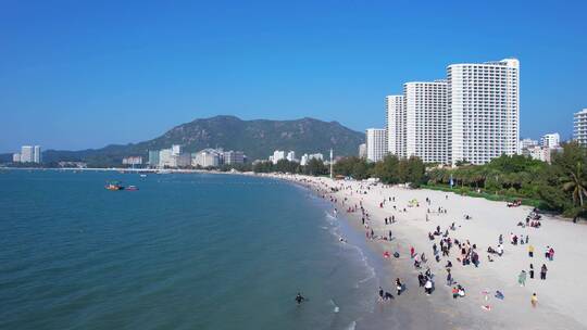 广东惠州巽寮湾风光海滩游客游玩E视频素材模板下载
