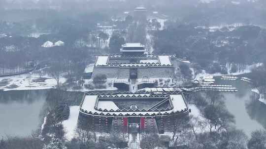 航拍瘦西湖景区园林大明寺观音山宋夹城雪景