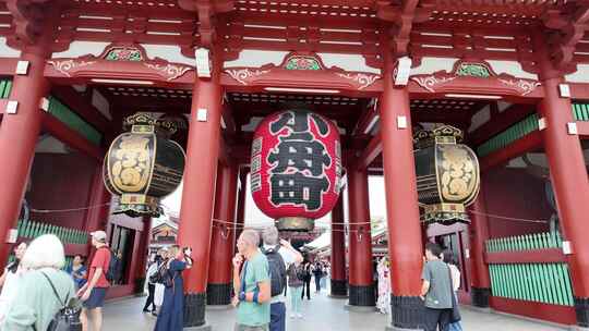 日本寺庙浅草寺大门推镜头游览旅游第一视角