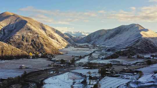 四川甘孜 康定 雪山 村庄 偏远山区