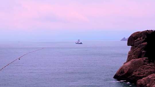 4K航拍海浪拍打岛礁 冲击岩石浪花