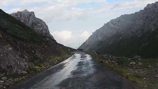 扎尕那草原云雾山峰公路