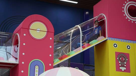 室内网红滑梯，透明滑梯儿童乐园，海洋球池