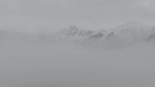 西藏林芝大气航拍自然风光云雾缭绕雪山森林