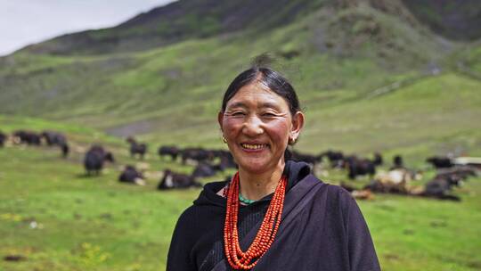 西藏萨普神山牧民