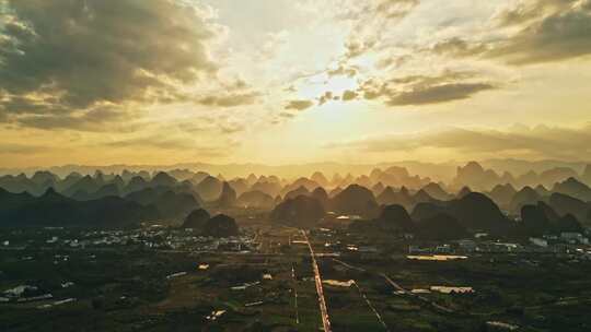 桂林山峰夕阳美景航拍