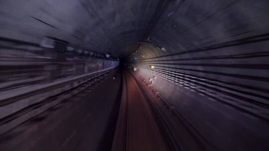 地铁视角快速行驶在车道上视频素材模板下载