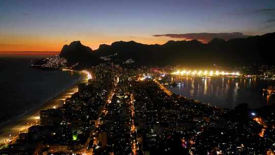 海边城市夜景