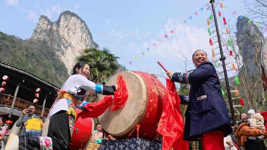 湖南湘西吉首德夯苗寨非遗苗鼓表演