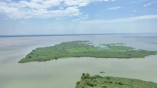 航拍湖泊堤防沿岸湖滩滩涂湿地岛屿绿洲空镜