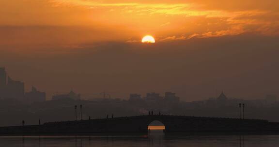 杭州城市西湖白堤清晨日出空镜