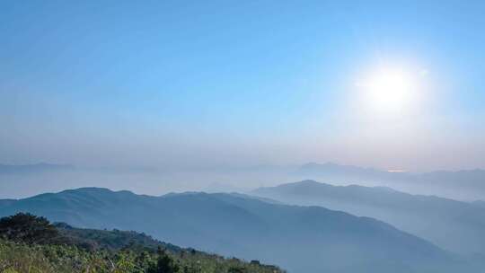香港大帽山日出朝阳与山脉云雾延时风光