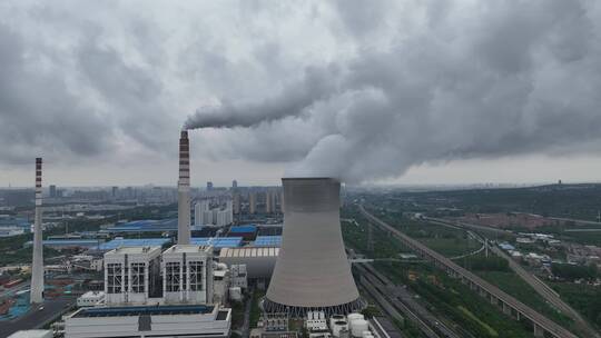 阴雨天石化化工企业炼油环保能源雾霾