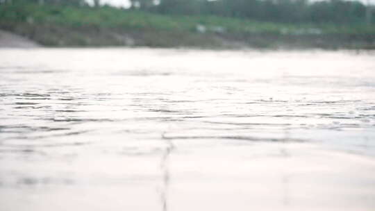 河流 流水 水面 奔流 江河 波涛 波浪翻滚