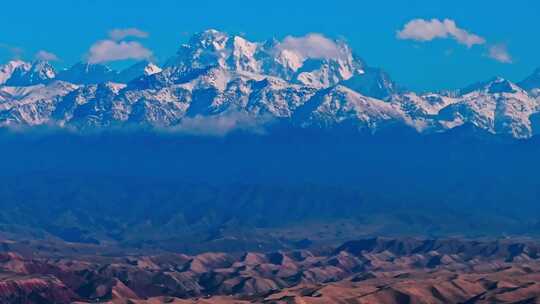 巍峨的博格达峰