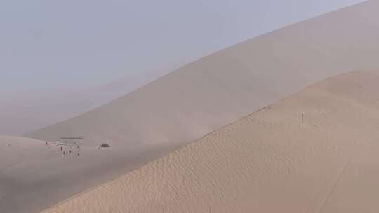 航拍沙漠鸣沙山景区自然干旱风景沙丘荒漠