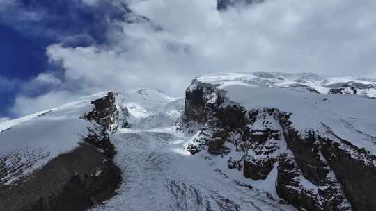 航拍新疆冰川之父慕士塔格峰雪山冰川风光