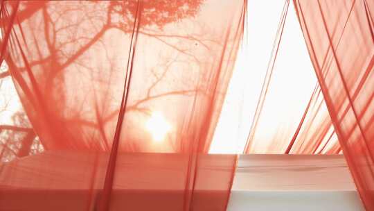 唯美户外逆光飘动的纱帘