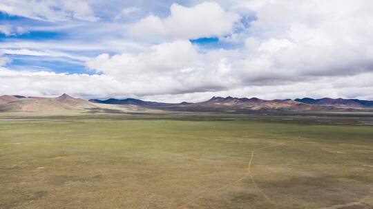 西藏山南措美县青藏高原大草原自然风光航拍