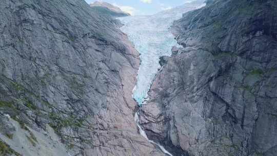 4k风景西藏林芝峡谷里的蓝色冰川