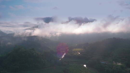 云南航拍云雾缭绕的山间景色