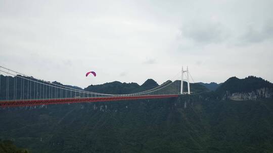 实拍湖南湘西矮寨大桥交通