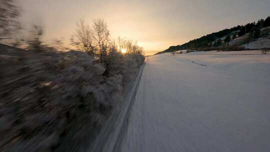 FPV穿越机无人机航拍雪地高山森林日出霞光